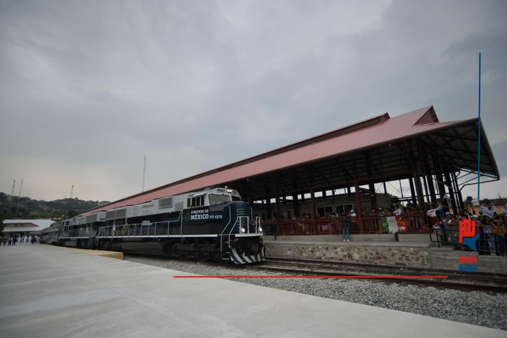 Descarrilamiento en la Línea Z del Tren Interoceánico en Oaxaca deja 13 muertos y decenas de heridos Descarrilamiento en la Línea Z del Tren Interoceánico en Oaxaca deja 13 muertos y casi un centenar de heridos