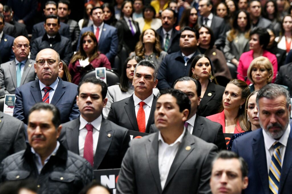 El PRI califica la reforma electoral como la ‘Ley Maduro’ El PRI, en pie de lucha contra la reforma electoral