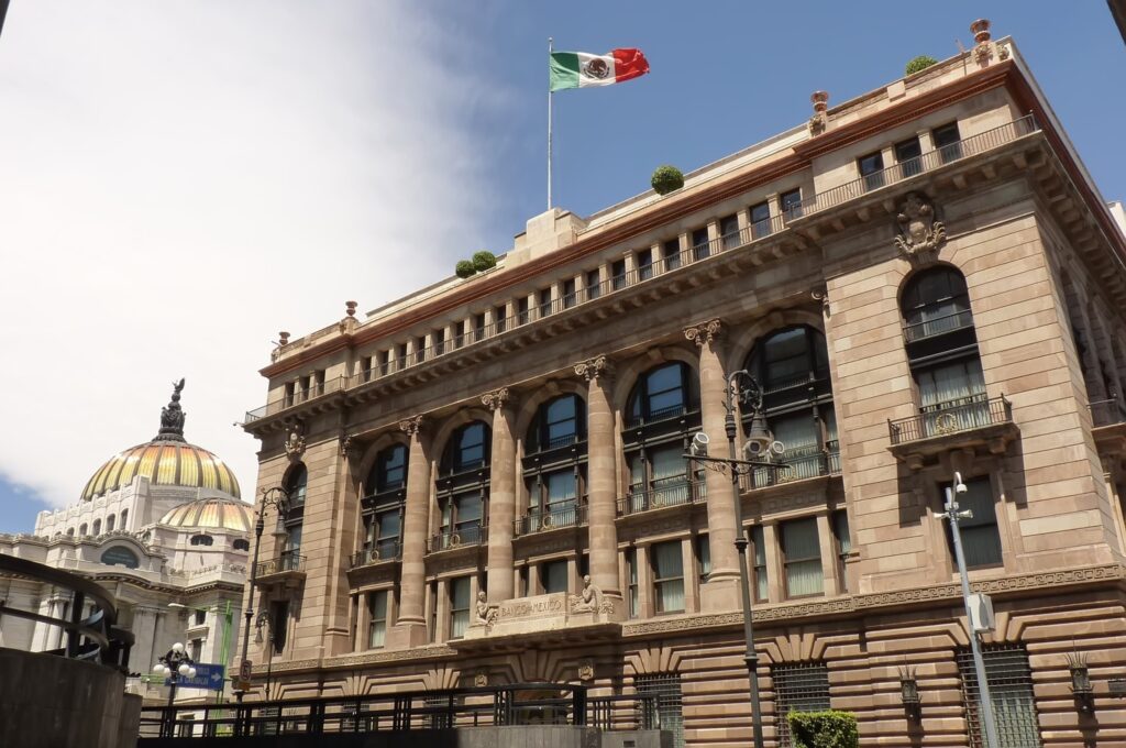 Banxico detiene recortes y mantiene la tasa en 7.0 por ciento ante presiones inflacionarias