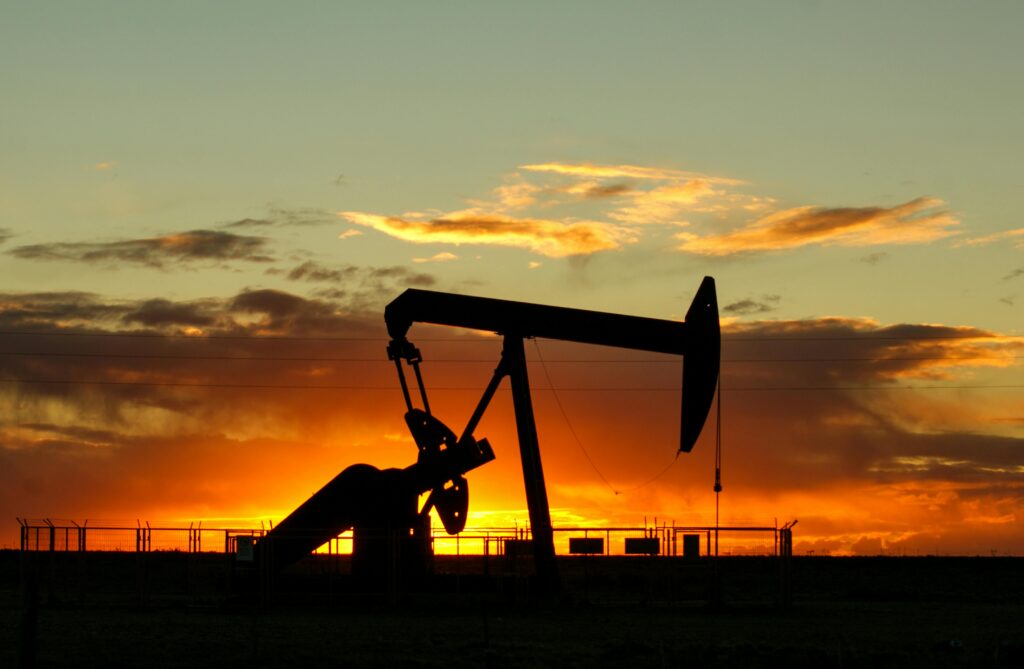 Reservas de petróleo en descenso: un desafío global que no espera